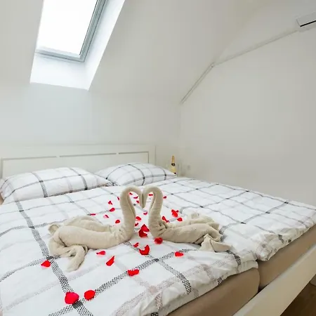 Apartment Boomerang *