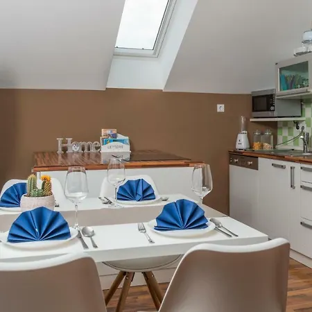 Boomerang Apartment